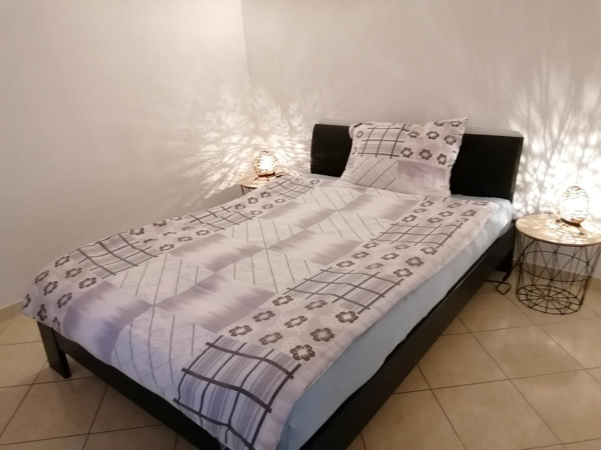 Apartments Nena - Trogir Bagian luar foto