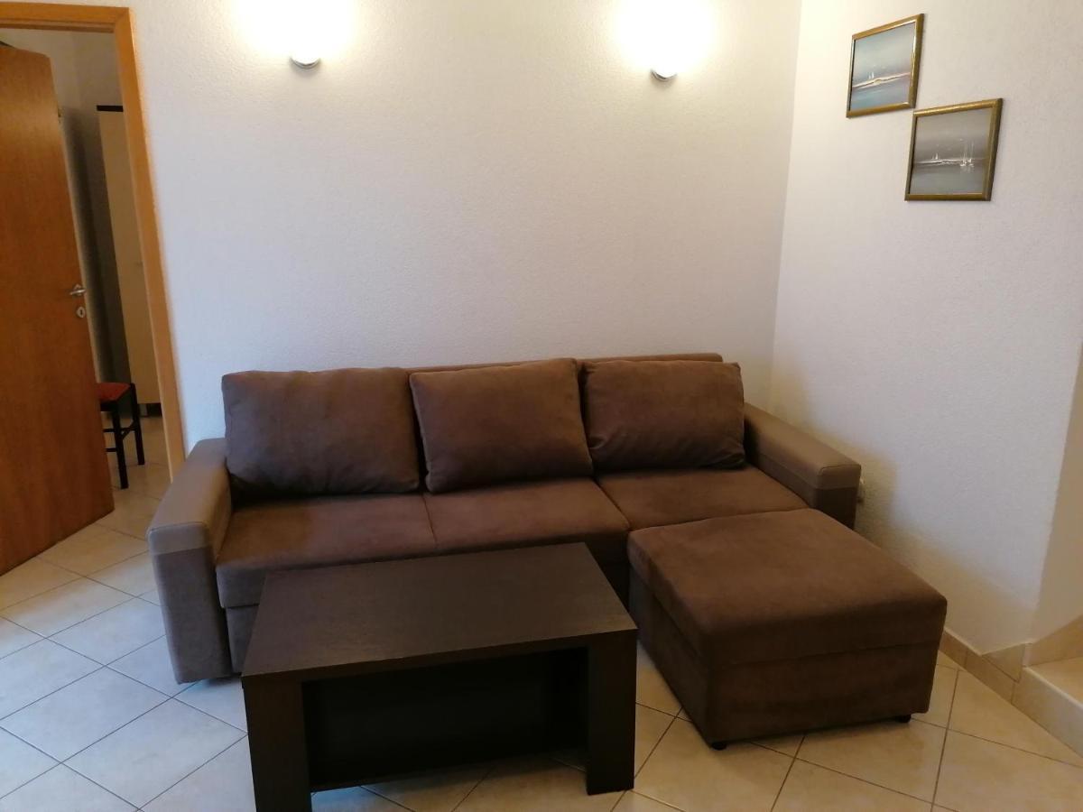 Apartments Nena - Trogir Bagian luar foto
