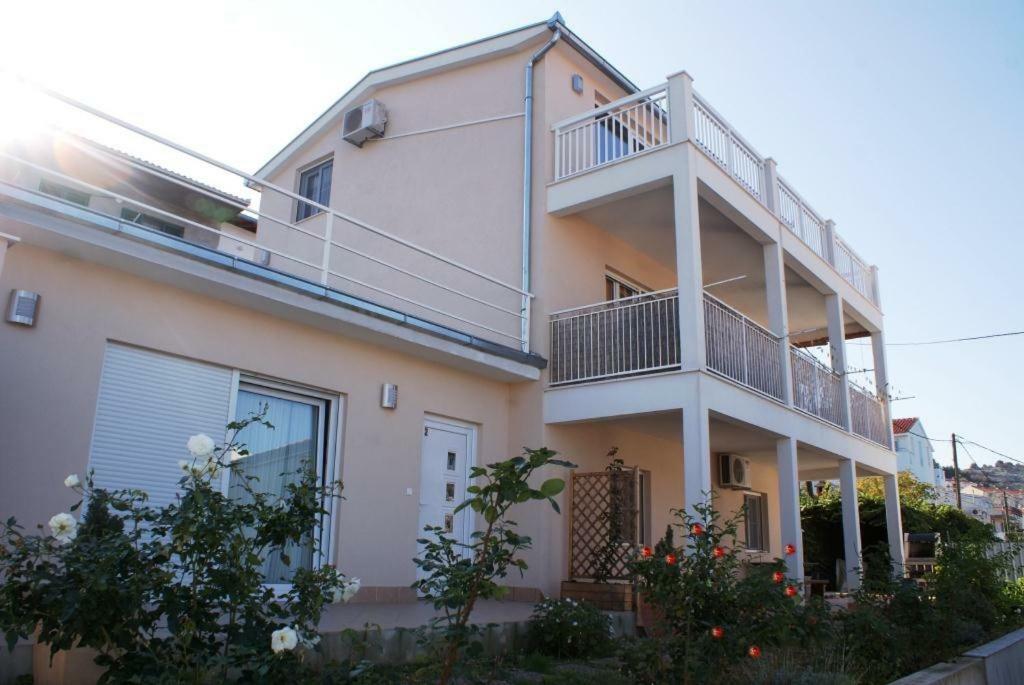 Apartments Nena - Trogir Bagian luar foto