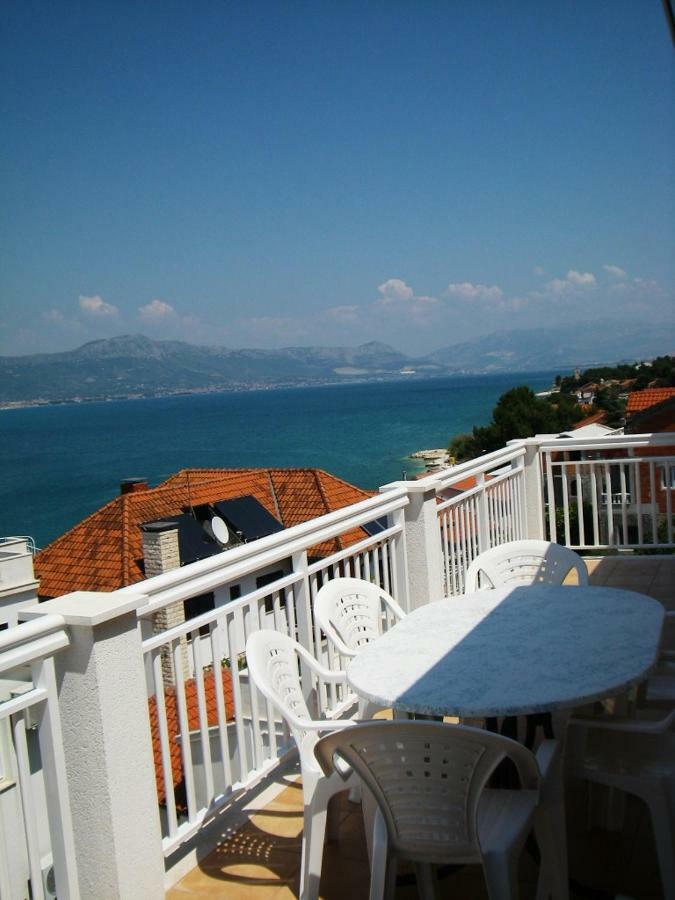 Apartments Nena - Trogir Bagian luar foto