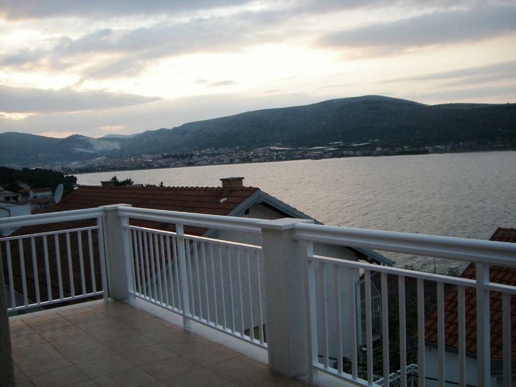Apartments Nena - Trogir Bagian luar foto