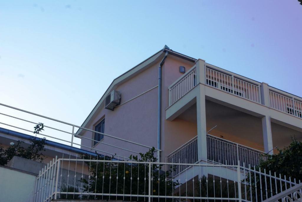 Apartments Nena - Trogir Bagian luar foto