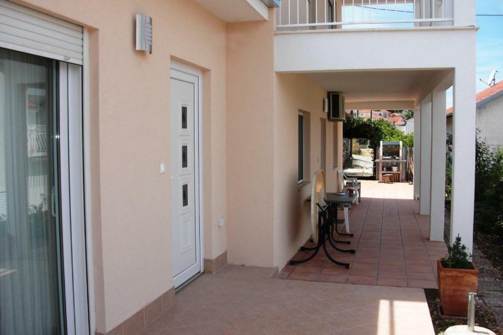 Apartments Nena - Trogir Bagian luar foto